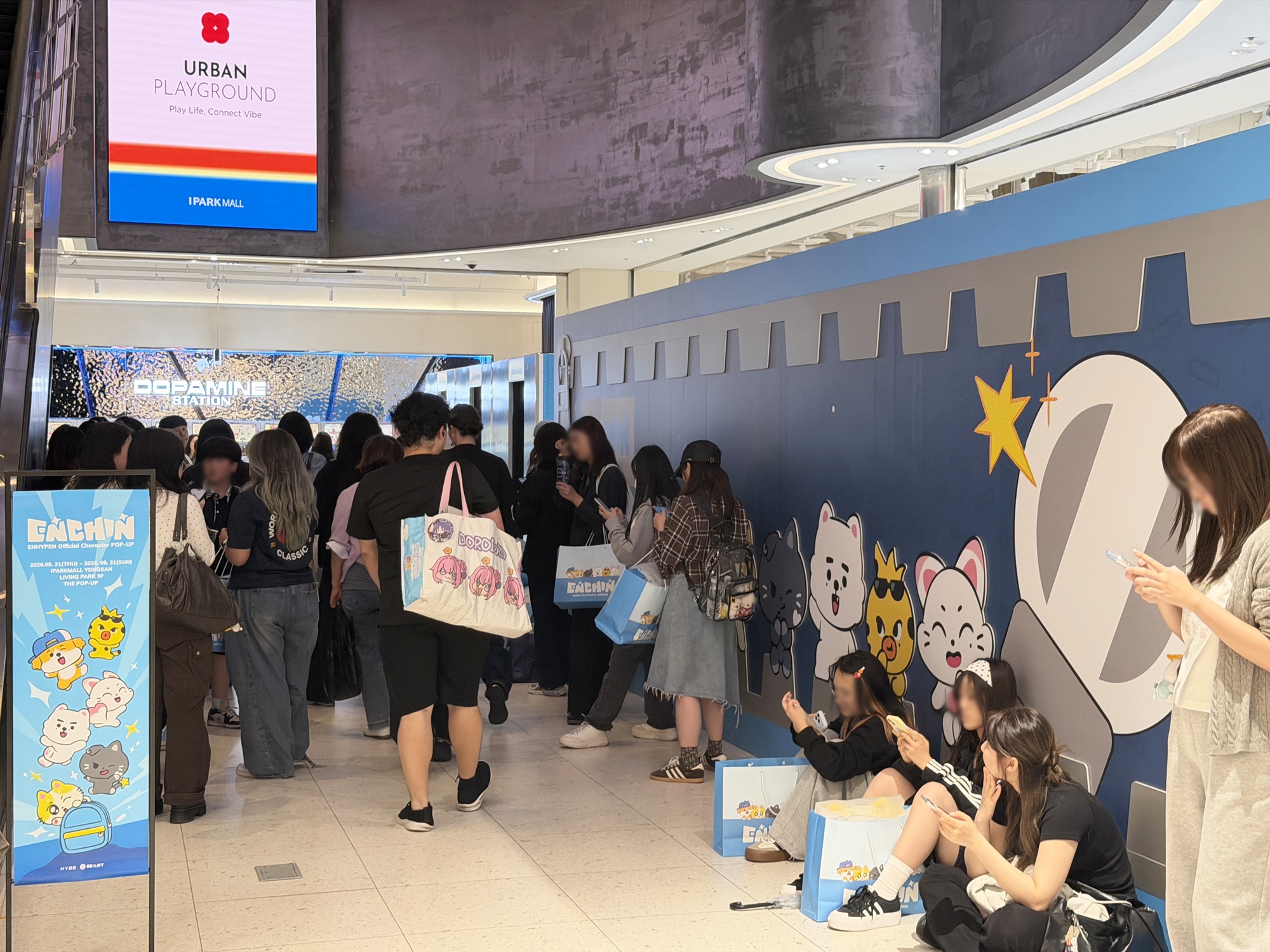 아이파크몰, 엔하이픈 ‘엔친’ 캐릭터 팝업 뜨겁다… 체류형 소비 확대 1290-Image